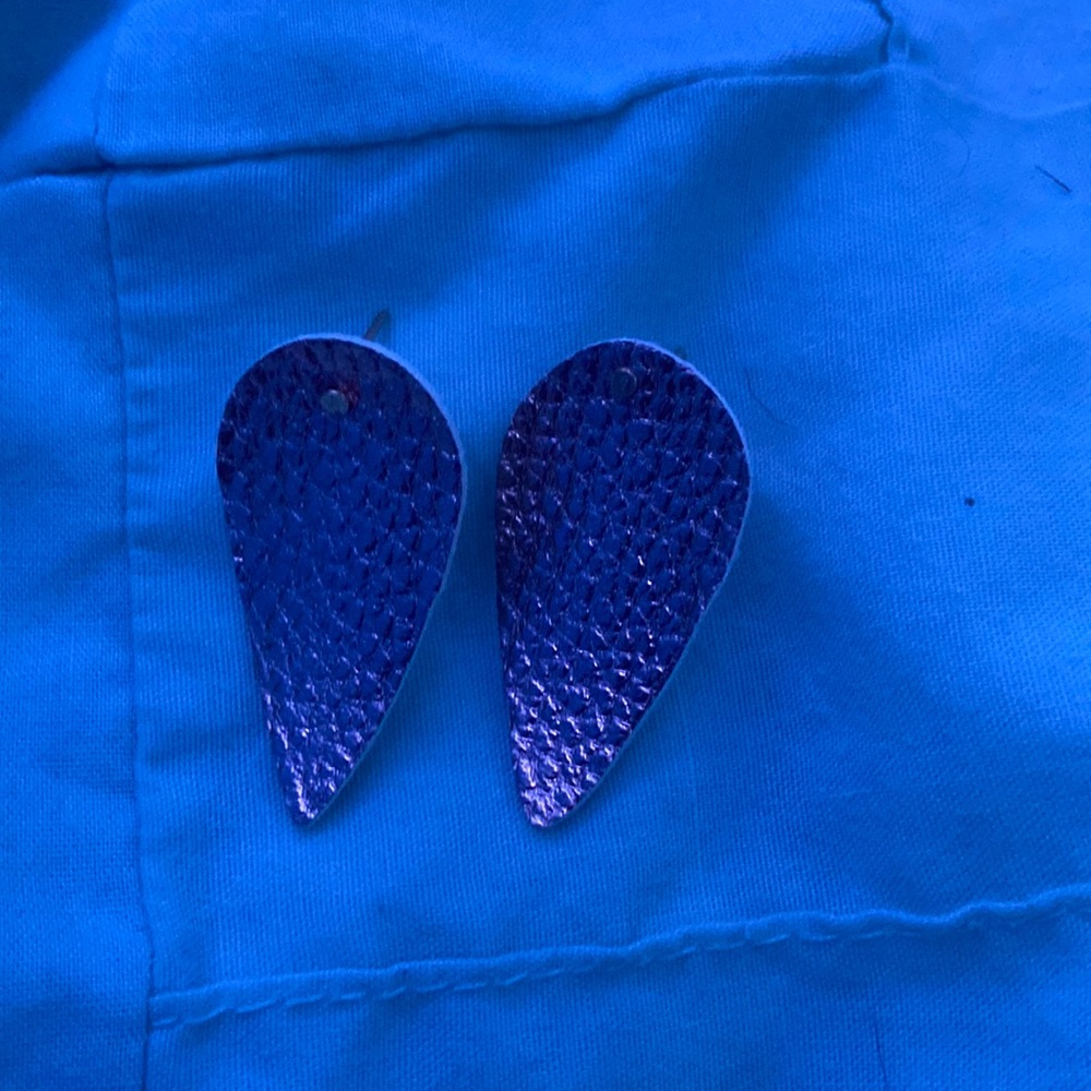 Leaf earring studs
